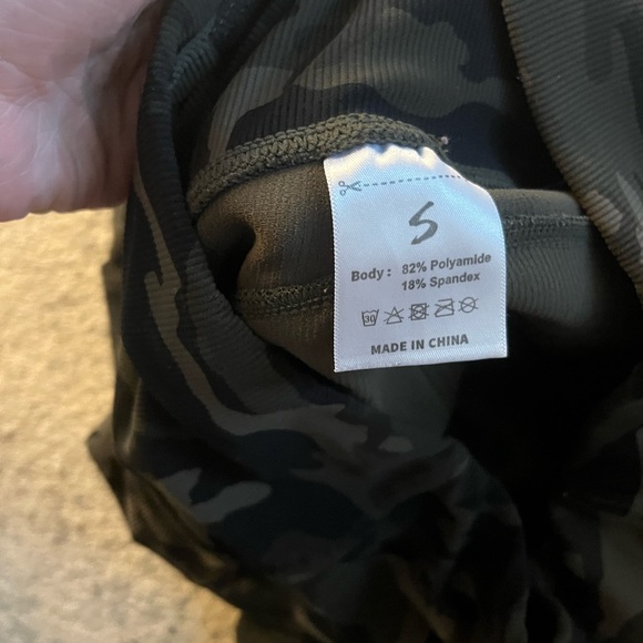 Camo Leggings - Picture 2 of 4